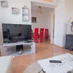 In 35946 דירה *